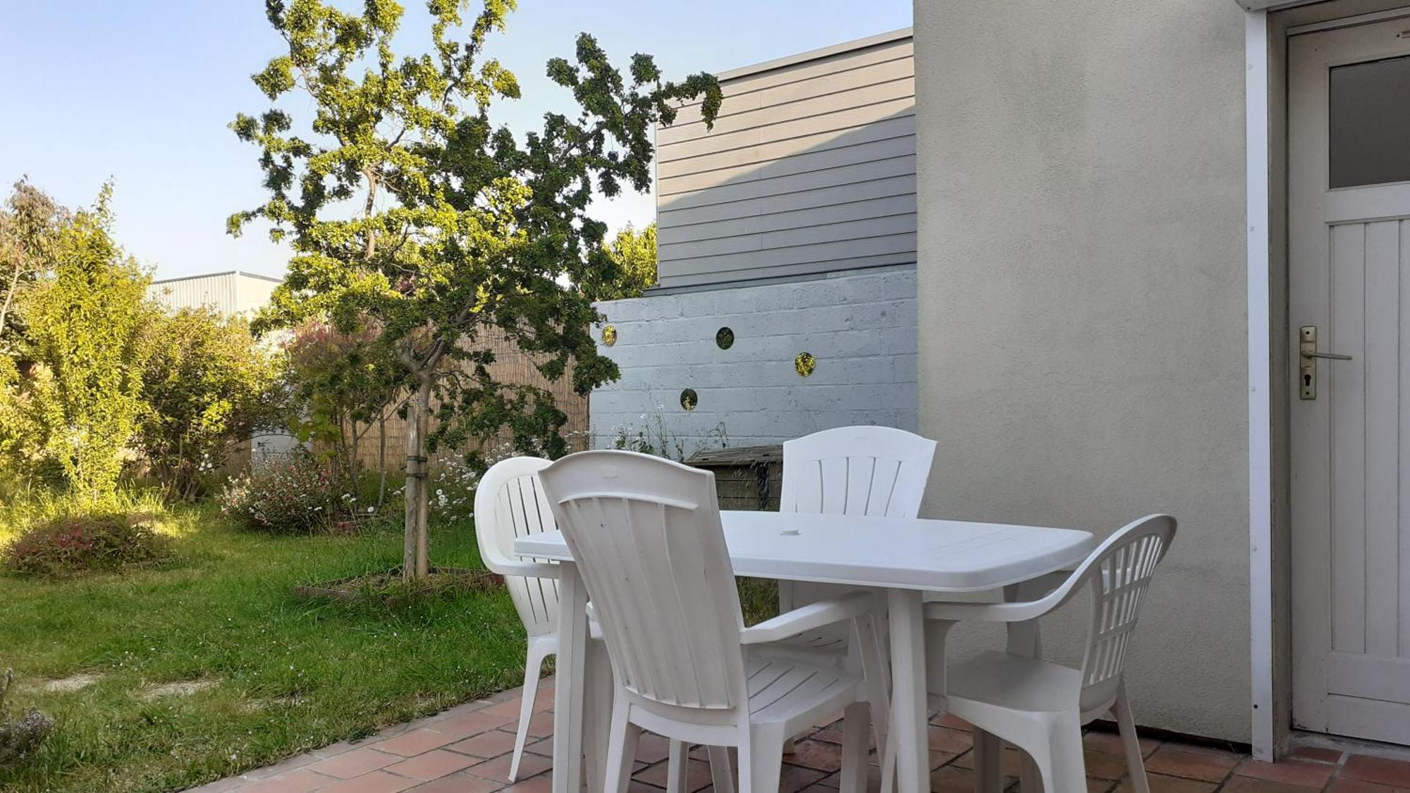 Maison Au Calme Avec Jardin Clos *